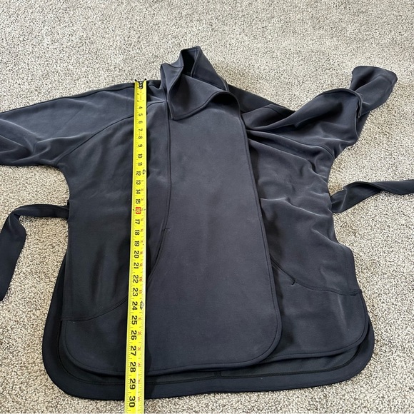 Lululemon Softstreme Belted Wrap Black Size M/L - Picture 13 of 13